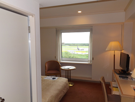 飛行機が見えるホテル マロウドインターナショナルホテル成田 ランウェイ16プランの客室の様子 りょうくんの飛行機写真館